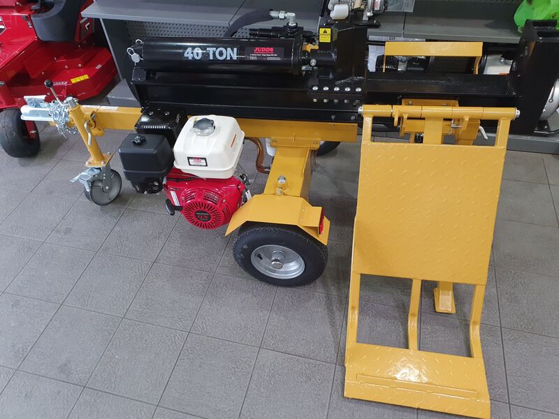 BAR 40 ton Logsplitter with Lifting Table Judds Engineering Pty Ltd
